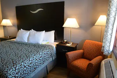 Photo 4 - Days Inn by Wyndham Jacksonville NC