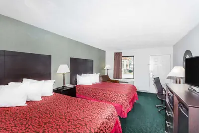 Photo 5 - Days Inn by Wyndham Hendersonville