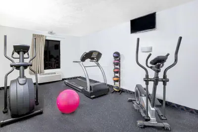 Photo 3 - Days Inn by Wyndham Warrensburg