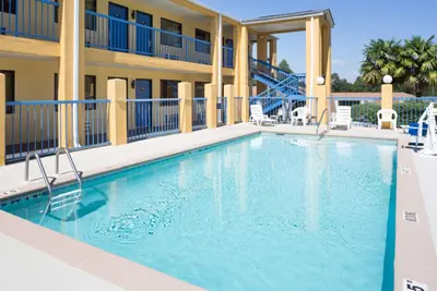 Photo 3 - Days Inn by Wyndham Enterprise