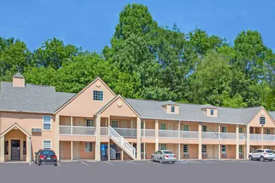 Photo 2 - Days Inn by Wyndham Canton