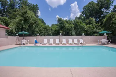 Photo 3 - Days Inn by Wyndham Dublin GA