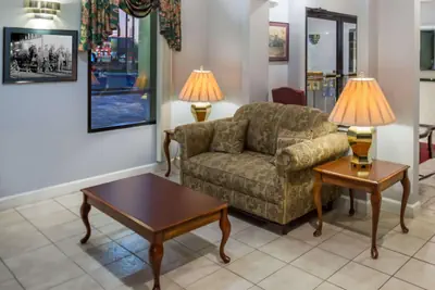 Photo 2 - Days Inn by Wyndham Enterprise