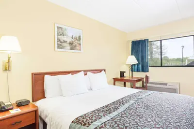 Photo 5 - Days Inn by Wyndham Athens
