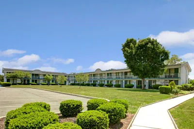 Photo 2 - Days Inn by Wyndham Parsippany