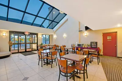 Photo 4 - Days Inn by Wyndham Parsippany
