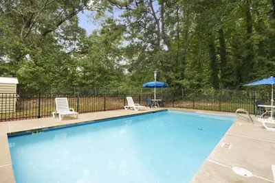 Photo 5 - Days Inn by Wyndham Atlanta Stone Mountain