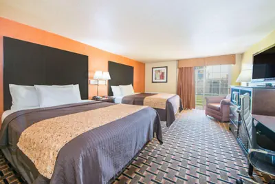 Photo 4 - Days Inn by Wyndham Joplin