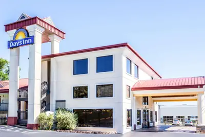 Photo 3 - Days Inn by Wyndham Dalton