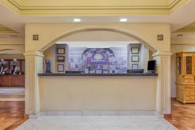 Photo 4 - Days Inn by Wyndham Dalton