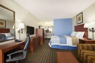 Photo 3 - Days Inn by Wyndham Champaign/Urbana