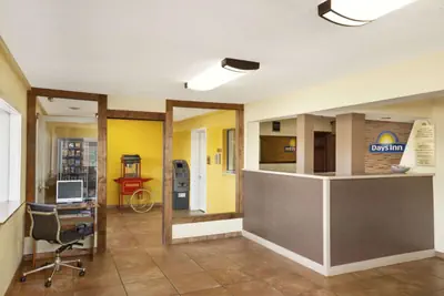 Photo 2 - Days Inn by Wyndham Champaign/Urbana