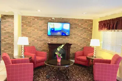 Photo 5 - Days Inn by Wyndham Lake Village