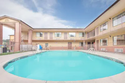 Photo 2 - Days Inn by Wyndham Fayetteville