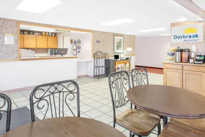 Photo 3 - Days Inn by Wyndham Mountain Home