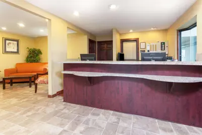 Photo 3 - Days Inn by Wyndham Maumee/Toledo