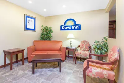Photo 2 - Days Inn by Wyndham Maumee/Toledo