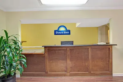 Photo 4 - Days Inn by Wyndham Marietta White Water
