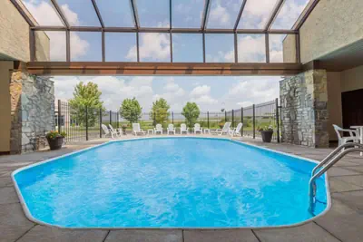 Photo 4 - Days Inn by Wyndham Maumee/Toledo