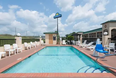 Photo 4 - Days Inn by Wyndham Greenville
