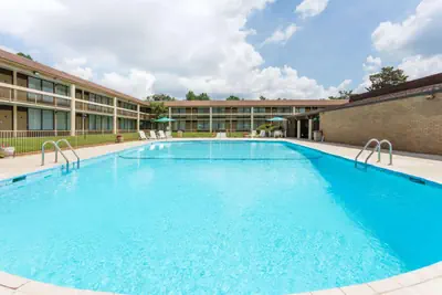 Photo 2 - Clarion Inn Southern Pines - Pinehurst