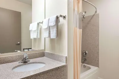 Photo 5 - Days Inn by Wyndham St Peters/St Charles