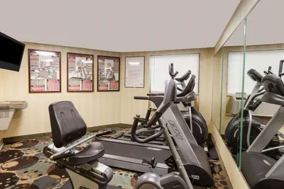 Photo 3 - Days Inn by Wyndham Utica