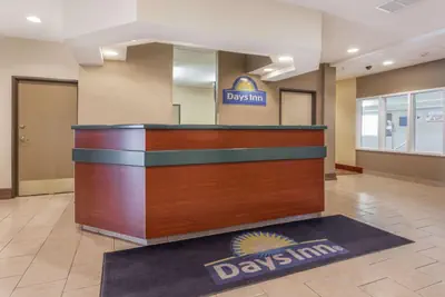 Photo 5 - Days Inn by Wyndham near Kansas Speedway