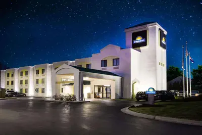 Photo 2 - Days Inn by Wyndham Blue Springs