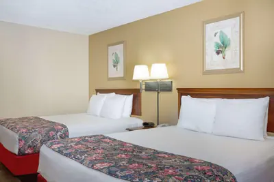 Photo 5 - Days Inn by Wyndham Hoover Birmingham