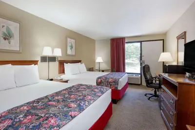 Photo 2 - Days Inn by Wyndham Hoover Birmingham