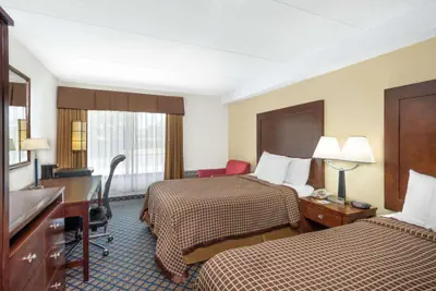 Photo 5 - Days Inn by Wyndham Geneva/Finger Lakes