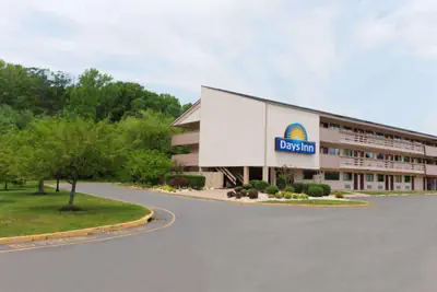 Photo 2 - Days Inn by Wyndham Monmouth Junction-S Brunswick-Princeton