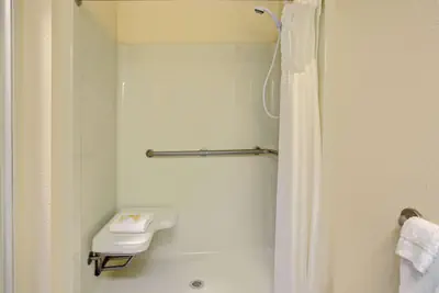 Photo 5 - Days Inn & Suites by Wyndham Hickory