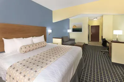 Photo 4 - Days Inn & Suites by Wyndham Union City