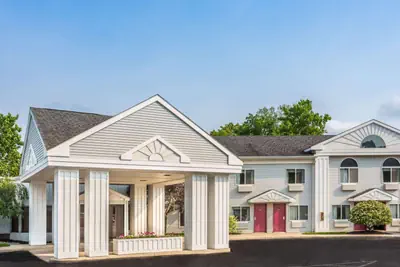 Photo 2 - Studio 6 Suites - Tiffin, OH