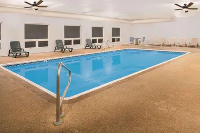 Photo 2 - Days Inn by Wyndham Osage Beach Lake of the Ozarks