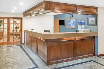 Photo 2 - Days Inn & Suites by Wyndham Brinkley