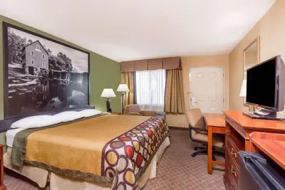 Photo 4 - Super 8 by Wyndham Macon West