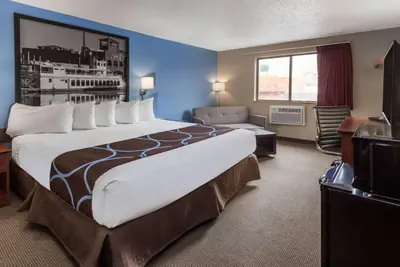 Photo 2 - Super 8 by Wyndham Dubuque