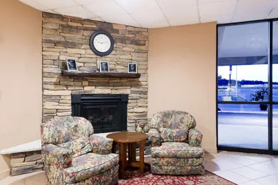Photo 3 - Ramada by Wyndham Watertown Thousand