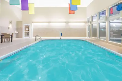 Photo 3 - Ramada by Wyndham Springfield North