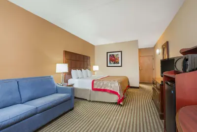 Photo 4 - Ramada by Wyndham Columbus North
