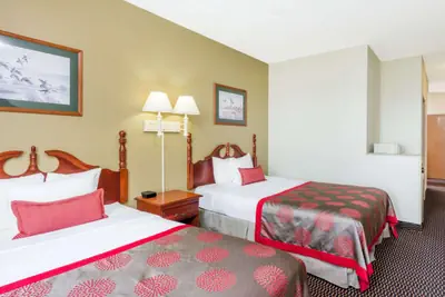 Photo 5 - Ramada by Wyndham Columbia