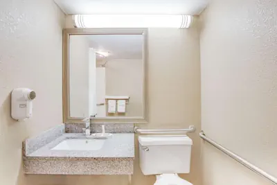 Photo 4 - Super 8 by Wyndham Morrilton