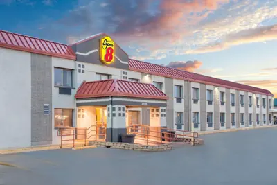 Photo 2 - Super 8 by Wyndham Marshalltown