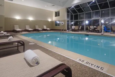 Photo 2 - Chicago Club Inn & Suite