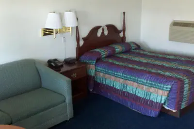 Photo 3 - Four Oaks Lodging
