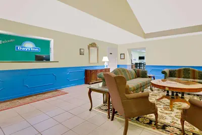 Photo 2 - Days Inn by Wyndham Spartanburg