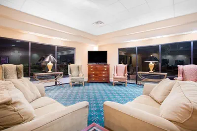 Photo 4 - Days Inn by Wyndham Metter
